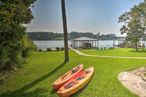 Kayaks, Dock Waterfront Escape on Lake Hamilton!